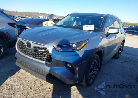 2022 Toyota Highlander Xle из США, поврежденный, VIN 5TDGZRAH4NS094241